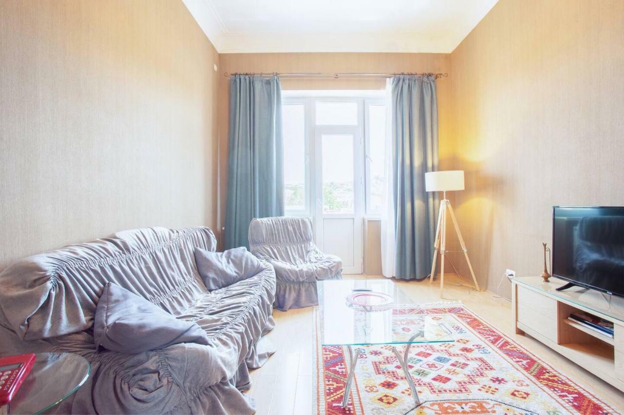 Wehost Apartment On A Colorful Street Tbilisi Exteriör bild