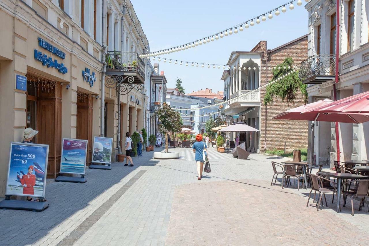 Wehost Apartment On A Colorful Street Tbilisi Exteriör bild